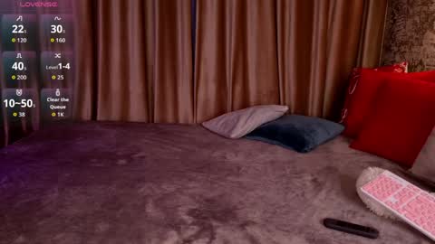 Mia online show from 04/09/26, 03:06