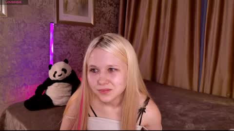 Mia online show from 04/26/26, 03:42