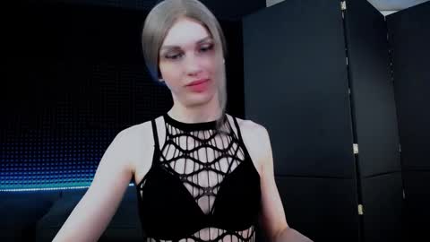 Milena Hardy online show from 10/02/25, 04:41