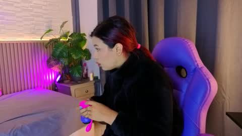 milena_lawson online show from 11/29/25, 10:40