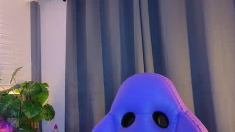 milena_lawson online show from 12/03/25, 10:46