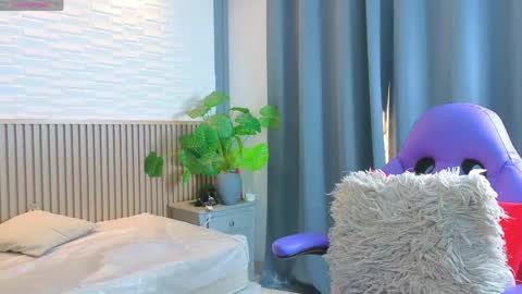 milena_lawson online show from 04/25/26, 12:41