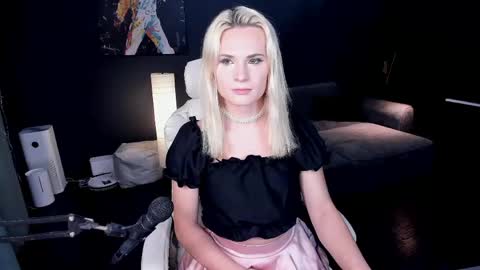 Snapshot of milena_marshmallows chatting on 05/23/26, 10:58 Milena online show from 05/23/26, 10:58