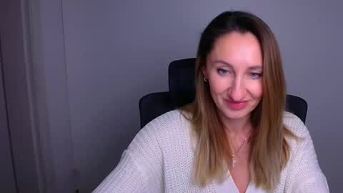 Snapshot of milena_sunny_ chatting on 12/18/25, 12:22 Milena online show from 12/18/25, 12:22