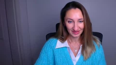 Snapshot of milena_sunny_ chatting on 12/19/25, 06:42 Milena online show from 12/19/25, 06:42