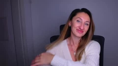 Snapshot of milena_sunny_ chatting on 12/20/25, 12:12 Milena online show from 12/20/25, 12:12