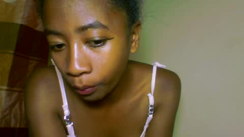 Snapshot of milennah chatting on 06/16/26, 10:51 milennah online show from 06/16/26, 10:51
