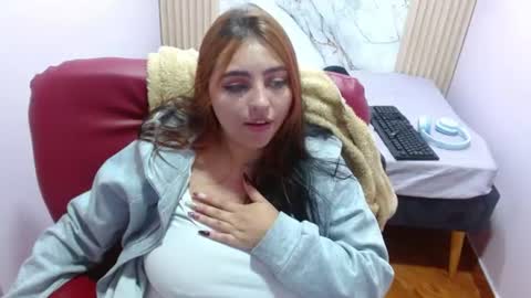 Snapshot of miley_clarck chatting on 06/18/26, 08:24 Miley online show from 06/18/26, 08:24