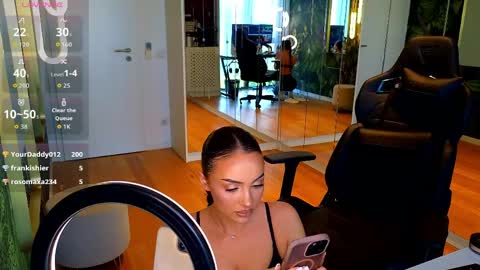 Snapshot of mileysin chatting on 05/05/26, 01:30 Miley Sin online show from 05/05/26, 01:30