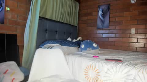 Snapshot of milf_darling chatting on 01/31/25, 01:22 Victoria  online show from 01/31/25, 01:22