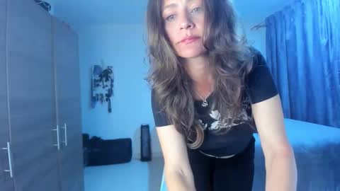 Victoria  online show from 04/26/26, 01:47