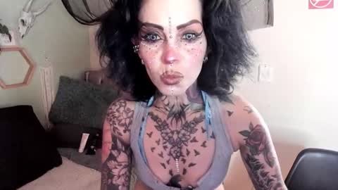 Snapshot of milf_onlyseduction chatting on 09/17/25, 01:02 Isabella online show from 09/17/25, 01:02
