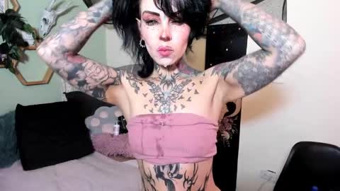 Snapshot of milf_onlyseduction chatting on 10/15/25, 01:44 Isabella online show from 10/15/25, 01:44