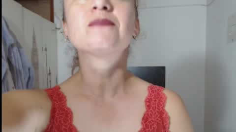 Snapshot of milf_valeria chatting on 05/04/26, 04:25 Valeria online show from 05/04/26, 04:25