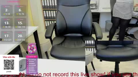 Snapshot of milf_viktoria chatting on 05/25/26, 10:21 Viktoria online show from 05/25/26, 10:21