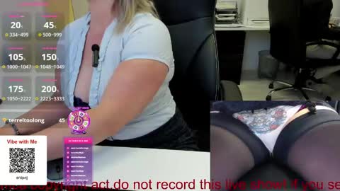 Snapshot of milf_viktoria chatting on 05/27/26, 09:50 Viktoria online show from 05/27/26, 09:50