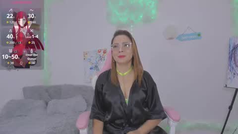 Snapshot of milfaaura chatting on 10/10/25, 02:32 Aura  online show from 10/10/25, 02:32