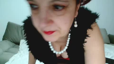 Snapshot of milffsupreme chatting on 02/14/25, 09:21 Milfsupreme online show from 02/14/25, 09:21