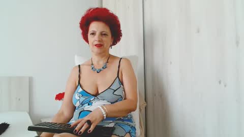 Snapshot of milffsupreme chatting on 09/09/25, 11:21 Milfsupreme online show from 09/09/25, 11:21