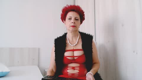 Snapshot of milffsupreme chatting on 09/19/25, 11:44 Milfsupreme online show from 09/19/25, 11:44