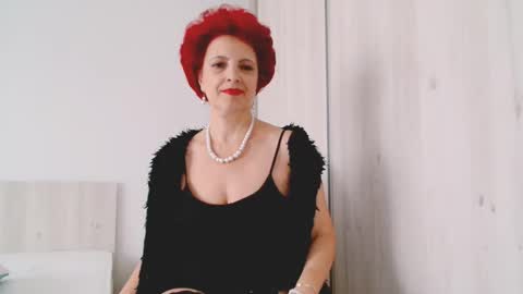 Snapshot of milffsupreme chatting on 10/08/25, 11:30 Milfsupreme online show from 10/08/25, 11:30