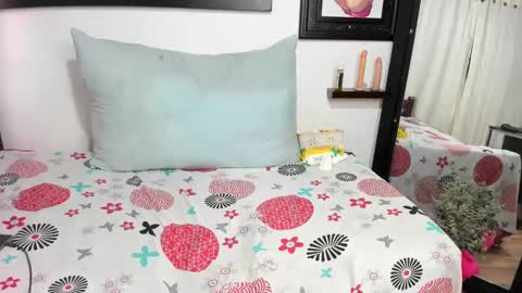 laura online show from 02/14/25, 02:33