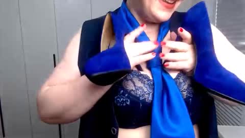 Snapshot of milfscarlette chatting on 09/11/25, 04:12 MilfScarlette online show from 09/11/25, 04:12