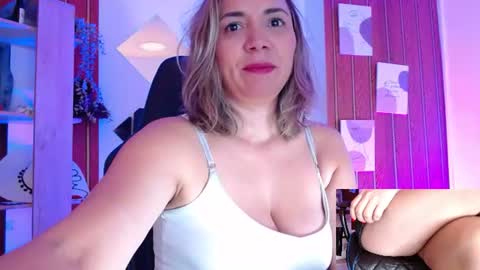 Snapshot of milfsecret69 chatting on 07/25/26, 10:57 Sara online show from 07/25/26, 10:57