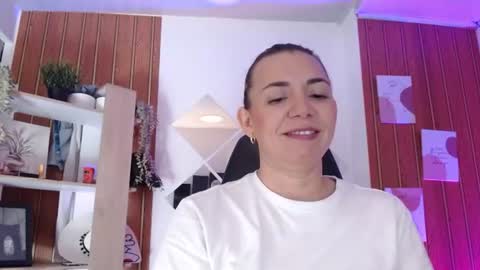 Snapshot of milfsecret69 chatting on 07/26/26, 11:06 Sara online show from 07/26/26, 11:06