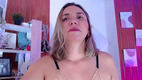 Snapshot of milfsecret69 chatting on 07/28/26, 11:05 Sara online show from 07/28/26, 11:05