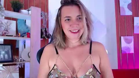 Snapshot of milfsecret69 chatting on 07/28/26, 12:48 Sara online show from 07/28/26, 12:48