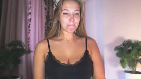 milk_bunny_ online show from 12/19/25, 07:59