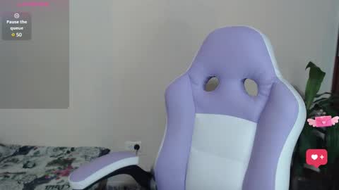 Snapshot of milk_little4u chatting on 01/28/25, 11:07 luci online show from 01/28/25, 11:07