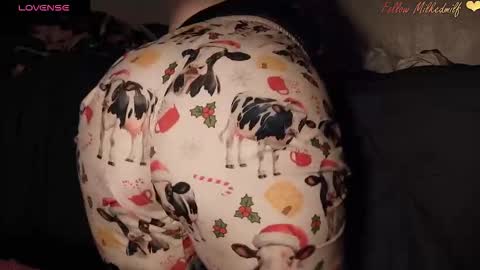 Snapshot of milkedmilf chatting on 03/21/26, 08:19 milkedmilf online show from 03/21/26, 08:19