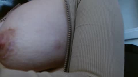 Amira online show from 12/15/25, 06:34