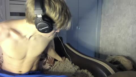 Snapshot of milkiwy chatting on 01/19/25, 05:15 Isaac online show from 01/19/25, 05:15