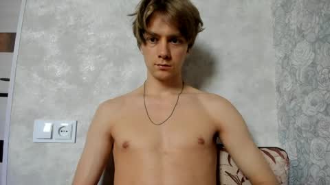 Snapshot of milkiwy chatting on 06/04/26, 03:45 Isaac online show from 06/04/26, 03:45