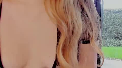 milky_0 online show from 04/18/26, 07:07