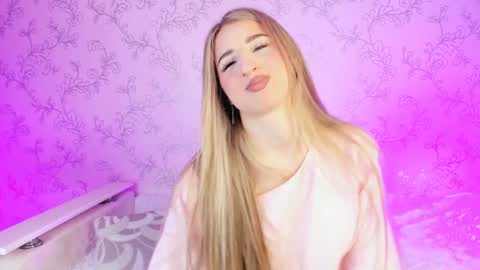 Vivian online show from 01/14/25, 08:41