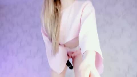 Vivian online show from 02/21/25, 11:22