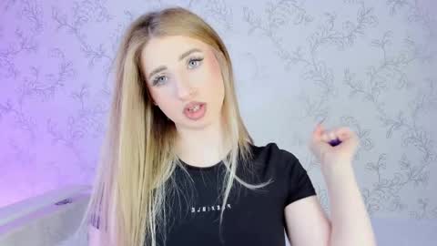 Vivian online show from 02/25/25, 01:39