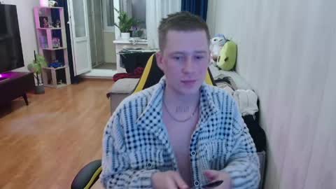 Snapshot of milkyfap chatting on 04/21/26, 06:55 Mark and Elsa online show from 04/21/26, 06:55