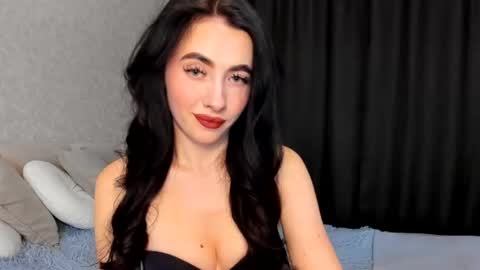 milla moore online show from 09/30/25, 03:39