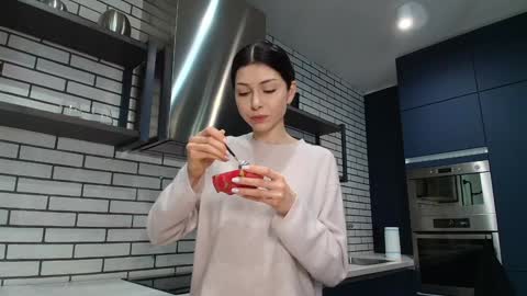 milla bella online show from 02/25/26, 09:35