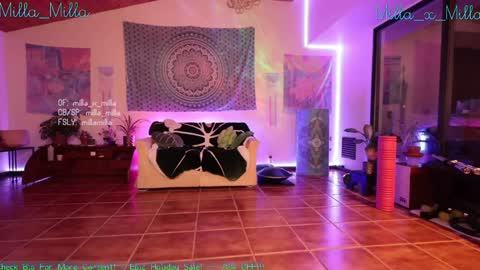 milla_milla online show from 12/29/24, 07:50