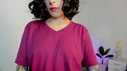 Snapshot of milla_pixxie chatting on 12/19/24, 06:12 Milagros online show from 12/19/24, 06:12