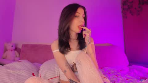 Snapshot of milla_remmy chatting on 04/22/26, 12:02 Milla online show from 04/22/26, 12:02