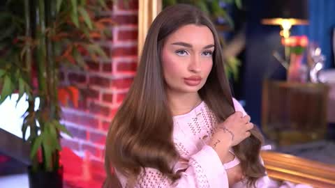 Milla online show from 12/04/25, 07:39