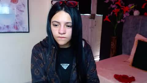 Violeta online show from 11/25/25, 01:44