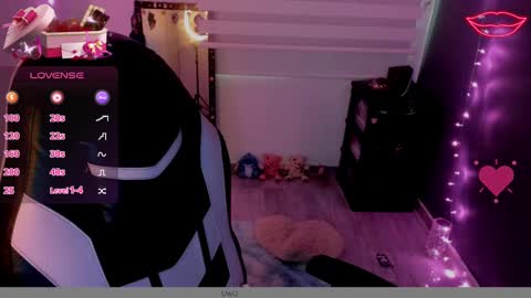 Snapshot of millandiux chatting on 02/21/25, 10:59 millandiux online show from 02/21/25, 10:59